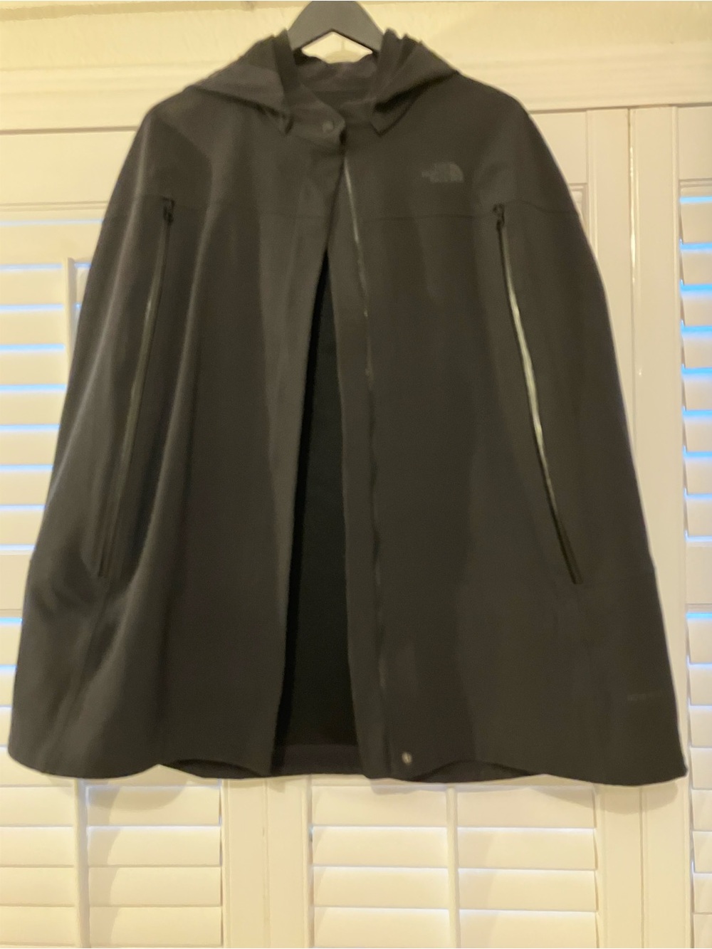 North Face Apex Flex Goretex Women’s Rain Cape - size Medium